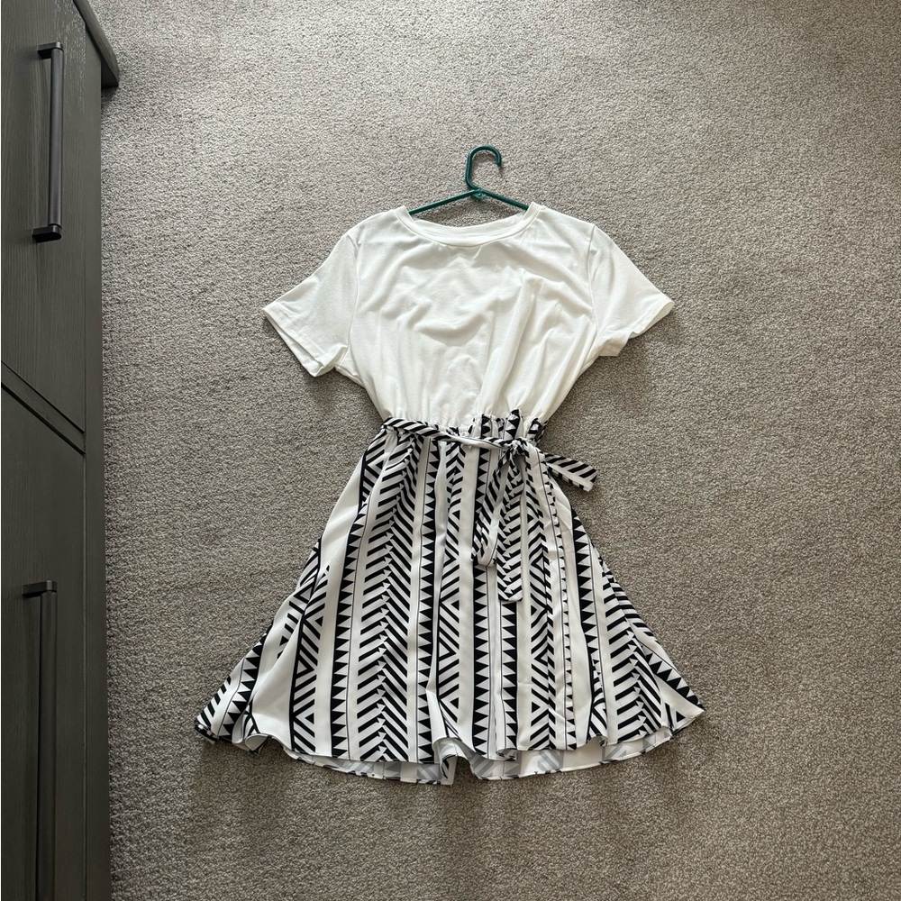 Dress with tie waist